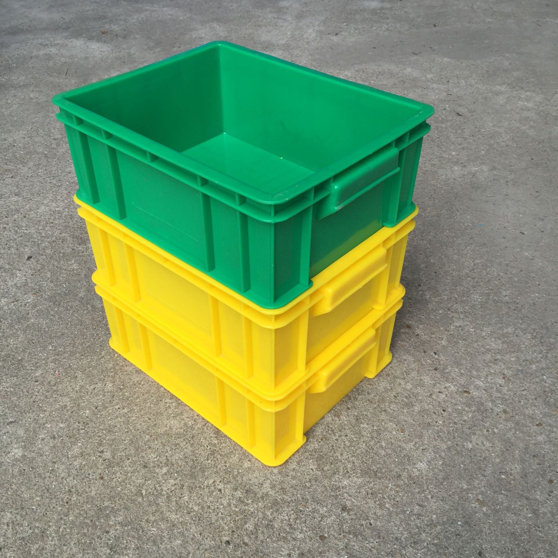 塑料箱周轉(zhuǎn)箱批發(fā),質(zhì)量可靠,價(jià)格實(shí)惠-從源頭廠家直銷的塑料箱周轉(zhuǎn)箱批發(fā)服務(wù)